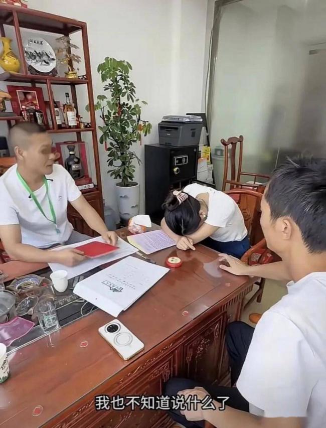 网传上海女房东卖房到一半,突然当场飙泪 网传上海女房东卖房到一半,突然当场飙泪
