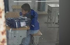 男孩开学报到  整个一年级只有他一个人