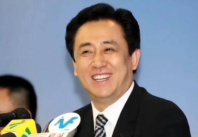 许家印有多狂,从他的名片就能看出 许家印有多狂,从他的名片就能看出